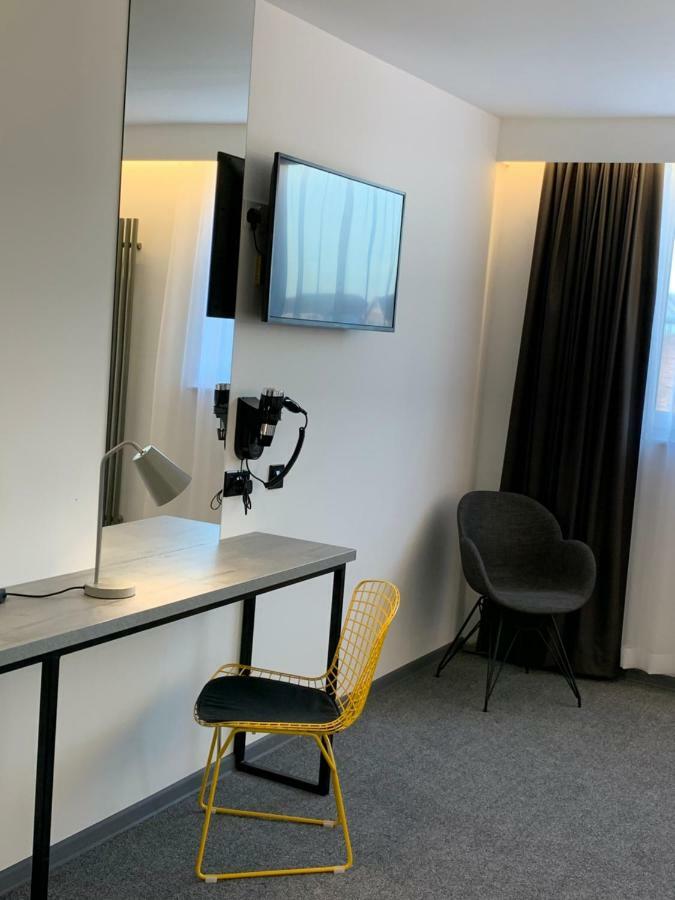 Motel Air Glasgow Airport Paisley Extérieur photo