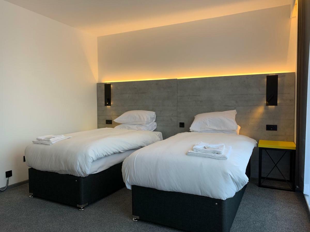 Motel Air Glasgow Airport Paisley Extérieur photo