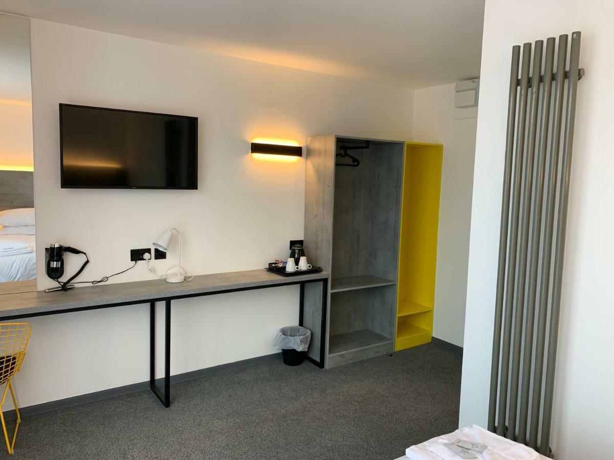 Motel Air Glasgow Airport Paisley Extérieur photo
